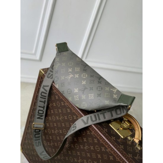 Replica Borsa a tracolla Louis Vuitton M26933 Rush Bumbag Uomo verde Imitazioni Replica Borsa a tracolla Louis Vuitton M26933 Rush Bumbag Uomo verde