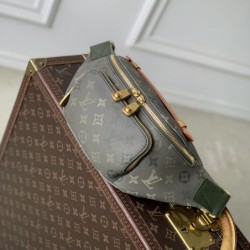 Replica Borsa a tracolla Louis Vuitton M26933 Rush Bumbag Uomo verde