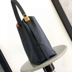 Replica Borsa 1:1 Louis Vuitton Low Key Hobo MM M24856 m24974 nera Imitazioni Replica Borsa 1:1 Louis Vuitton Low Key Hobo MM M24856 m24974 nera
