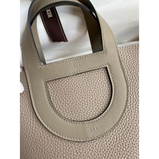 Replica borse griffate tote Hermes In The Loop 18 grigia Clemence Imitazioni Replica borse griffate tote Hermes In The Loop 18 grigia Clemence