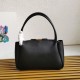 Replica Borsa a tracolla Prada con logo triangolare nero Riproduzione Fedele Borsa a tracolla Prada con logo triangolare nero imitazioni