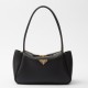 Replica Borsa a tracolla Prada con logo triangolare nero Riproduzione Fedele Borsa a tracolla Prada con logo triangolare nero imitazioni