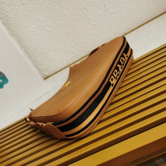 Replica Borsa a tracolla Prada Granata Marrone Riproduzione Fedele Borsa a tracolla Prada Granata Marrone imitazioni
