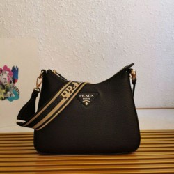 Replica Borsa a tracolla Prada Granata Nera Riproduzione Fedele Borsa a tracolla Prada Granata Nera imitazioni