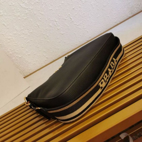 Replica Borsa a tracolla Prada Granata Nera Riproduzione Fedele Borsa a tracolla Prada Granata Nera imitazioni