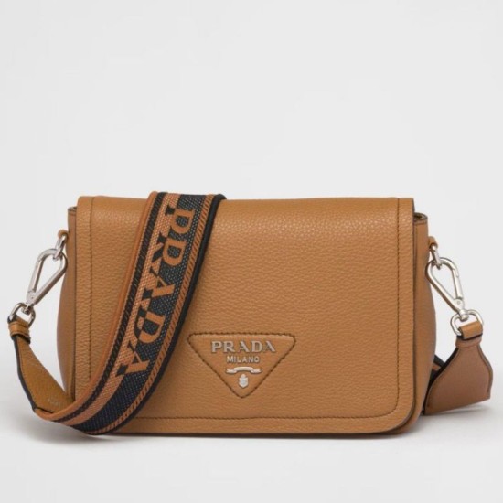 Replica Imitazione Borsa 1:1 a tracolla piccola Prada Flap Granata Marrone Riproduzione Fedele Imitazione Borsa Replica a tracolla piccola Prada Flap Granata Marrone imitazioni