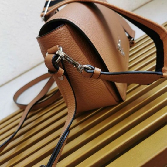 Replica Imitazione Borsa 1:1 a tracolla piccola Prada Flap Granata Marrone Riproduzione Fedele Imitazione Borsa Replica a tracolla piccola Prada Flap Granata Marrone imitazioni