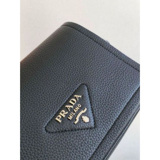 Replica Bora Pari a tracolla piccola Prada Flap Granata Nera Riproduzione Fedele Bora Pari replica a tracolla piccola Prada Flap Granata Nera imitazioni