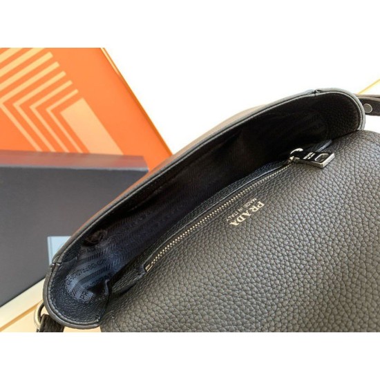 Replica Bora Pari a tracolla piccola Prada Flap Granata Nera Riproduzione Fedele Bora Pari replica a tracolla piccola Prada Flap Granata Nera imitazioni