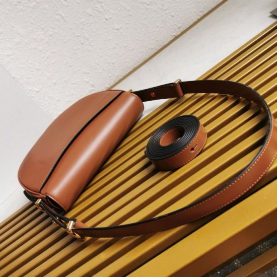 Replica Prada Arque Shoulder Bag con Flap Brown Riproduzione Fedele Prada Arque Shoulder Bag con Flap Brown imitazioni