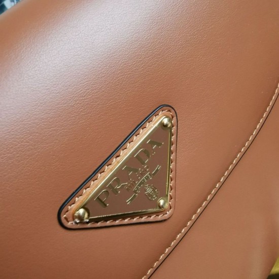 Replica Prada Arque Shoulder Bag con Flap Brown Riproduzione Fedele Prada Arque Shoulder Bag con Flap Brown imitazioni