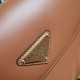 Replica Prada Arque Shoulder Bag con Flap Brown Riproduzione Fedele Prada Arque Shoulder Bag con Flap Brown imitazioni