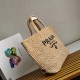 Riproduzione Fedele Borsa tote grande Prada all'uncinetto in filato effetto rafia beige imitazioni