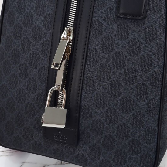 Replica Gucci Men GG Supreme Duffle Bag 792074 Nero Riproduzione Fedele Gucci Men GG Supreme Duffle Bag 792074 Nero imitazioni