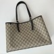 Replica Borse tote media Gucci GG Emblem 815213 nero Riproduzione Fedele Borse Replica tote media Gucci GG Emblem 815213 nero imitazioni
