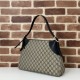 Replica Borsa a tracolla media Gucci GG Emblem 815217 nero Riproduzione Fedele Borsa a tracolla media Gucci GG Emblem 815217 nero imitazioni