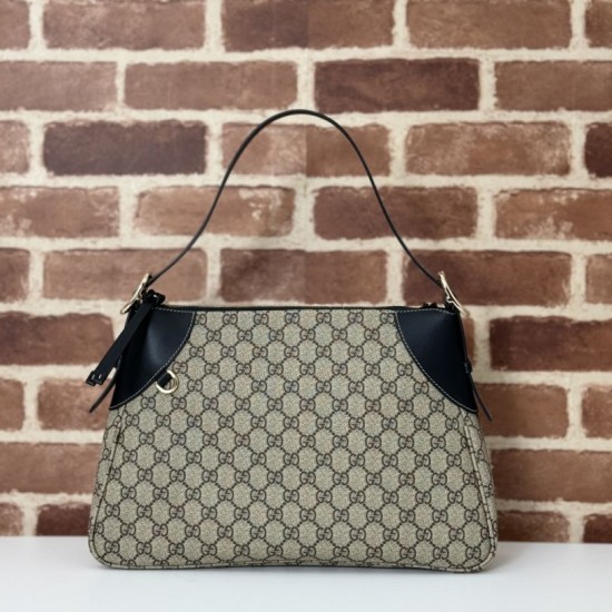 Replica Borsa a tracolla media Gucci GG Emblem 815217 nero Riproduzione Fedele Borsa a tracolla media Gucci GG Emblem 815217 nero imitazioni