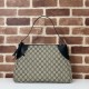 Replica Borsa a tracolla media Gucci GG Emblem 815217 nero Riproduzione Fedele Borsa a tracolla media Gucci GG Emblem 815217 nero imitazioni