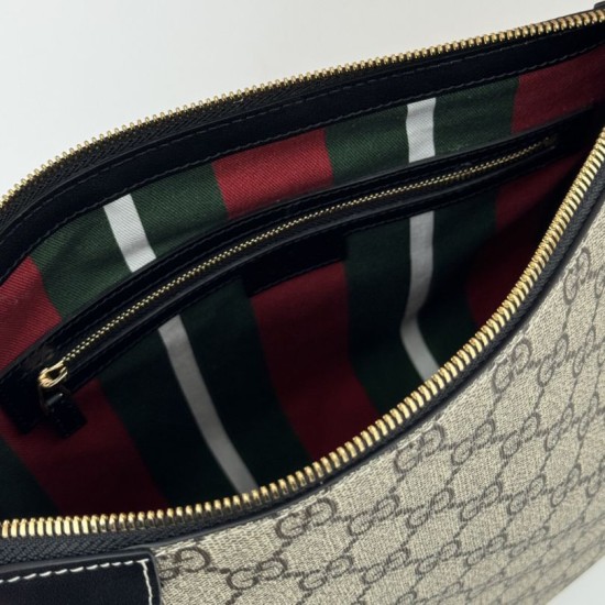 Replica Borsa a tracolla media Gucci GG Emblem 815217 nero Riproduzione Fedele Borsa a tracolla media Gucci GG Emblem 815217 nero imitazioni