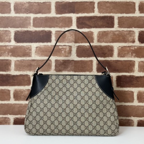 Replica Borsa a tracolla media Gucci GG Emblem 815217 nero Riproduzione Fedele Borsa a tracolla media Gucci GG Emblem 815217 nero imitazioni