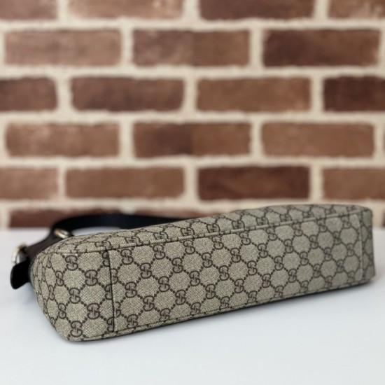 Replica Borsa a tracolla media Gucci GG Emblem 815217 nero Riproduzione Fedele Borsa a tracolla media Gucci GG Emblem 815217 nero imitazioni