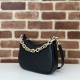 Replica Imitazione Gucci 815409 GG Emblem borsa a tracolla piccola mezzaluna Nero Riproduzione Fedele Imitazione Gucci 815409 GG Emblem borsa a tracolla piccola mezzaluna Nero imitazioni
