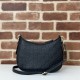 Replica Imitazione Gucci 815409 GG Emblem borsa a tracolla piccola mezzaluna Nero Riproduzione Fedele Imitazione Gucci 815409 GG Emblem borsa a tracolla piccola mezzaluna Nero imitazioni