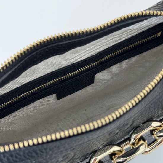 Replica Imitazione Gucci 815409 GG Emblem borsa a tracolla piccola mezzaluna Nero Riproduzione Fedele Imitazione Gucci 815409 GG Emblem borsa a tracolla piccola mezzaluna Nero imitazioni