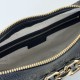 Replica Imitazione Gucci 815409 GG Emblem borsa a tracolla piccola mezzaluna Nero Riproduzione Fedele Imitazione Gucci 815409 GG Emblem borsa a tracolla piccola mezzaluna Nero imitazioni