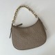 Replica Gucci 815409 GG Emblem borsa a tracolla piccola mezzaluna Talpa Riproduzione Fedele Gucci 815409 GG Emblem borsa a tracolla piccola mezzaluna Talpa imitazioni