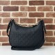 Replica Gucci 820453 Borsa a tracolla media GG Emblem Nero Riproduzione Fedele Gucci 820453 Borsa a tracolla media GG Emblem Nero imitazioni