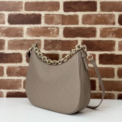 Riproduzione Fedele Gucci 820453 GG Emblem borsa a tracolla media Talpa imitazioni