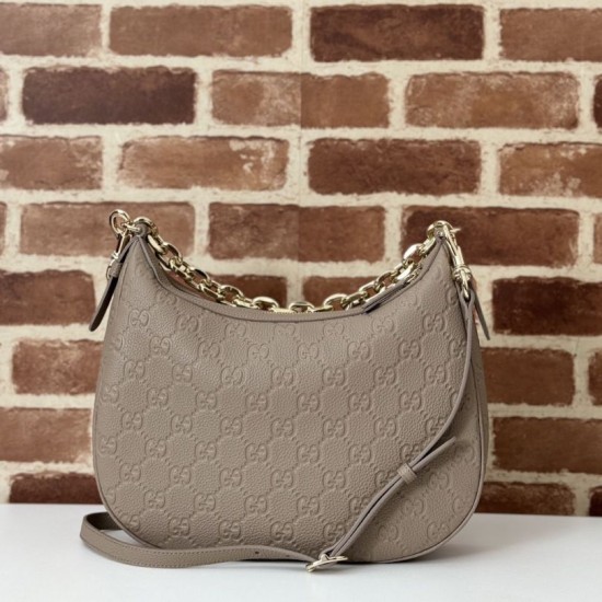Replica Gucci 820453 GG Emblem borsa a tracolla media Talpa Riproduzione Fedele Gucci 820453 GG Emblem borsa a tracolla media Talpa imitazioni