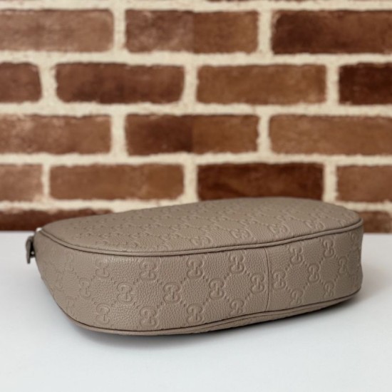 Replica Gucci 820453 GG Emblem borsa a tracolla media Talpa Riproduzione Fedele Gucci 820453 GG Emblem borsa a tracolla media Talpa imitazioni