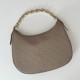 Replica Gucci 820453 GG Emblem borsa a tracolla media Talpa Riproduzione Fedele Gucci 820453 GG Emblem borsa a tracolla media Talpa imitazioni