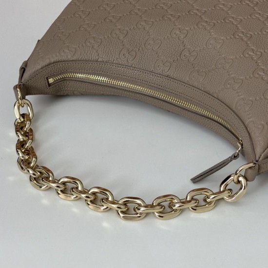 Replica Gucci 820453 GG Emblem borsa a tracolla media Talpa Riproduzione Fedele Gucci 820453 GG Emblem borsa a tracolla media Talpa imitazioni