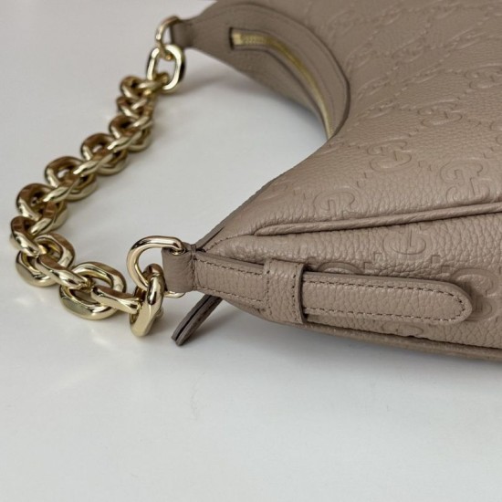 Replica Gucci 820453 GG Emblem borsa a tracolla media Talpa Riproduzione Fedele Gucci 820453 GG Emblem borsa a tracolla media Talpa imitazioni