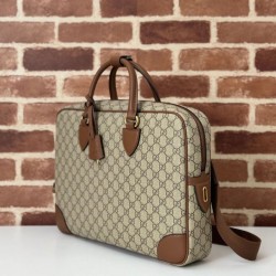 Riproduzione Fedele Gucci 821149 Borsa a tracolla media GG Emblem Marrone imitazioni