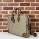 Replica Gucci 821149 Borsa a tracolla media GG Emblem Marrone Riproduzione Fedele Gucci 821149 Borsa a tracolla media GG Emblem Marrone imitazioni