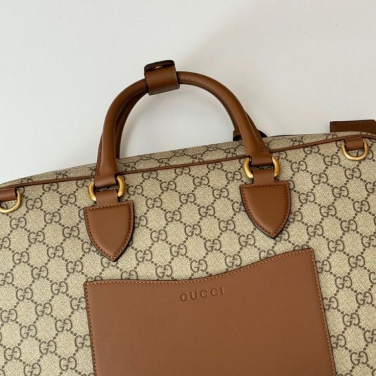 Replica Gucci 821149 Borsa a tracolla media GG Emblem Marrone Riproduzione Fedele Gucci 821149 Borsa a tracolla media GG Emblem Marrone imitazioni