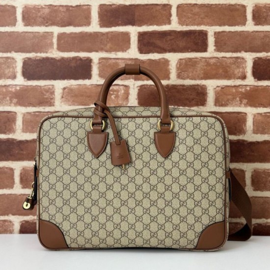 Replica Gucci 821149 Borsa a tracolla media GG Emblem Marrone Riproduzione Fedele Gucci 821149 Borsa a tracolla media GG Emblem Marrone imitazioni
