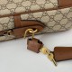Replica Gucci 821149 Borsa a tracolla media GG Emblem Marrone Riproduzione Fedele Gucci 821149 Borsa a tracolla media GG Emblem Marrone imitazioni