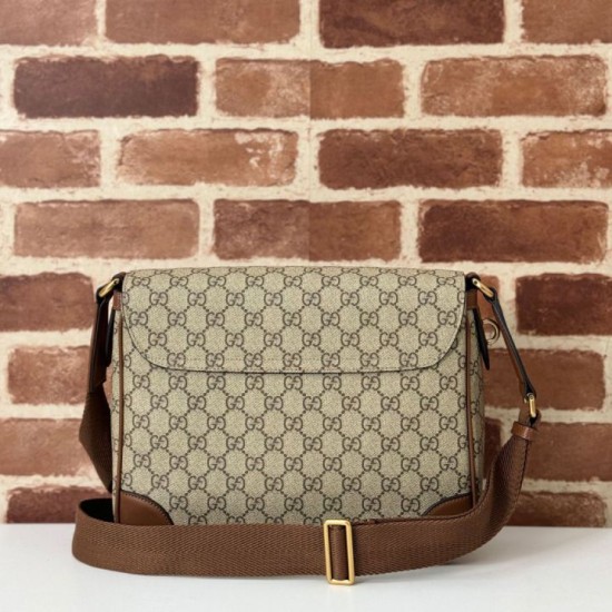 Riproduzione Fedele Gucci 821154 Replica Perfetta a tracolla media GG Emblem Uomo Marrone imitazioni