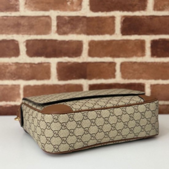Riproduzione Fedele Gucci 821154 Replica Perfetta a tracolla media GG Emblem Uomo Marrone imitazioni