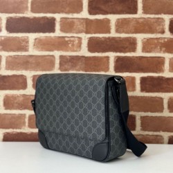 Riproduzione Fedele Gucci 821154 Borsa a tracolla media GG Emblem Nero imitazioni