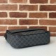 Replica Gucci 821154 Borsa a tracolla media GG Emblem Nero Riproduzione Fedele Gucci 821154 Borsa a tracolla media GG Emblem Nero imitazioni