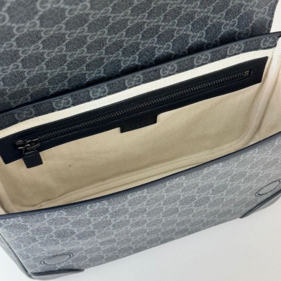 Replica Gucci 821154 Borsa a tracolla media GG Emblem Nero Riproduzione Fedele Gucci 821154 Borsa a tracolla media GG Emblem Nero imitazioni