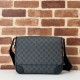 Replica Gucci 821154 Borsa a tracolla media GG Emblem Nero Riproduzione Fedele Gucci 821154 Borsa a tracolla media GG Emblem Nero imitazioni