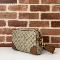 Riproduzione Fedele Gucci 821155 GG Emblem piccola borsa a tracolla Marrone imitazioni