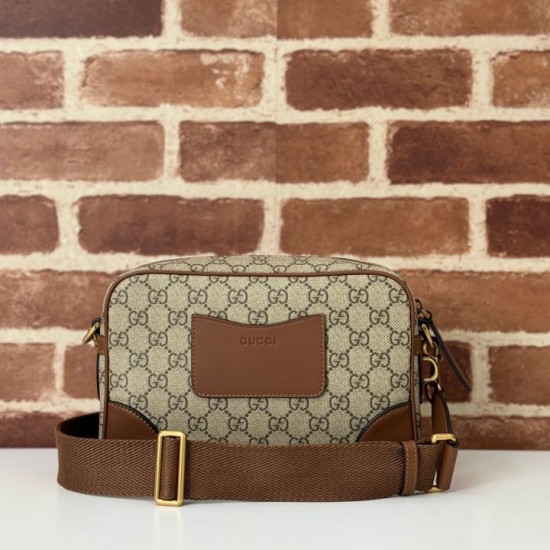 Replica Gucci 821155 GG Emblem piccola borsa a tracolla Marrone Riproduzione Fedele Gucci 821155 GG Emblem piccola borsa a tracolla Marrone imitazioni
